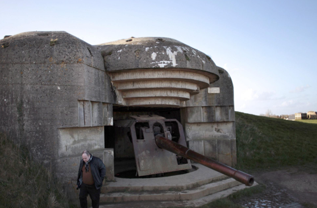 1944年诺曼底登陆战时时候,德军依靠构建好的大西洋堡垒,居高临下对冲