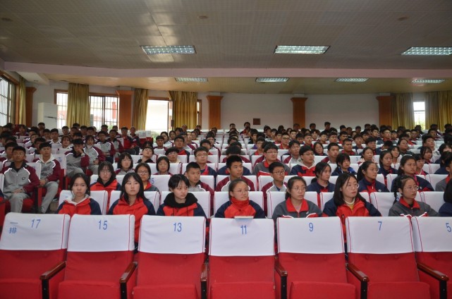 枣庄八中南校举行法制副校长聘任仪式