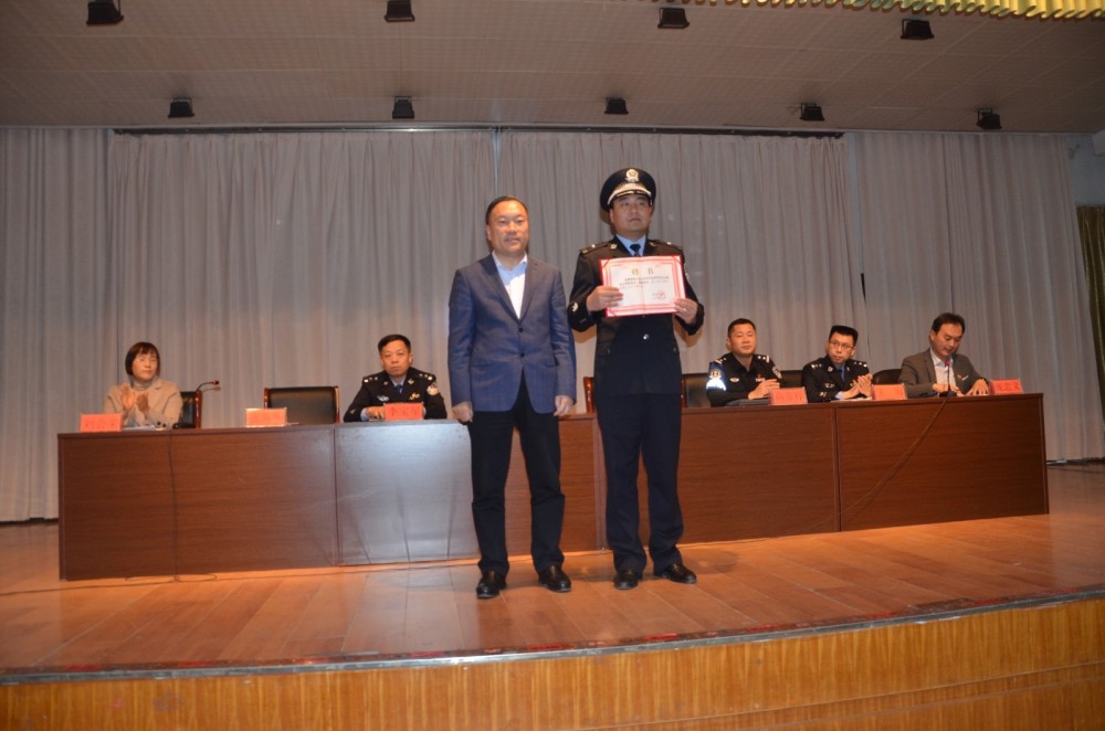 枣庄八中南校举行法制副校长聘任仪式