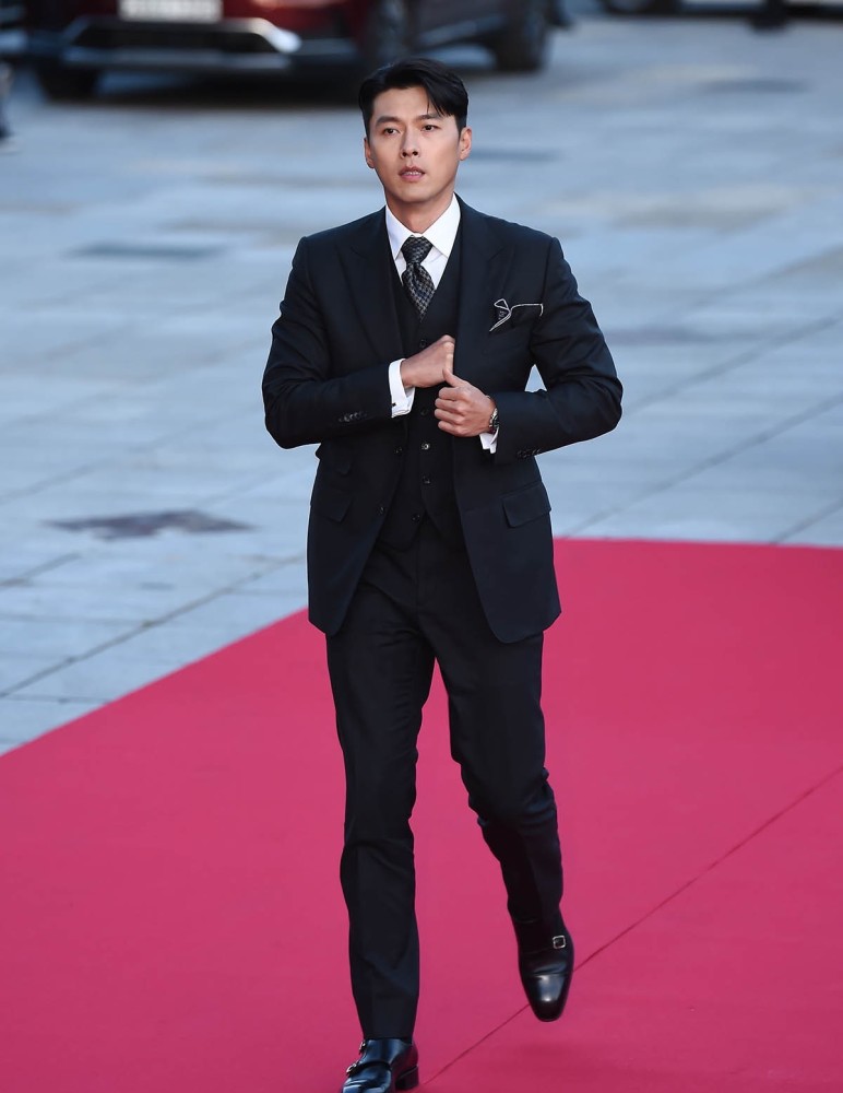 玄彬获总统表彰,西装look帅气挺拔,张雨绮都隔空表白!