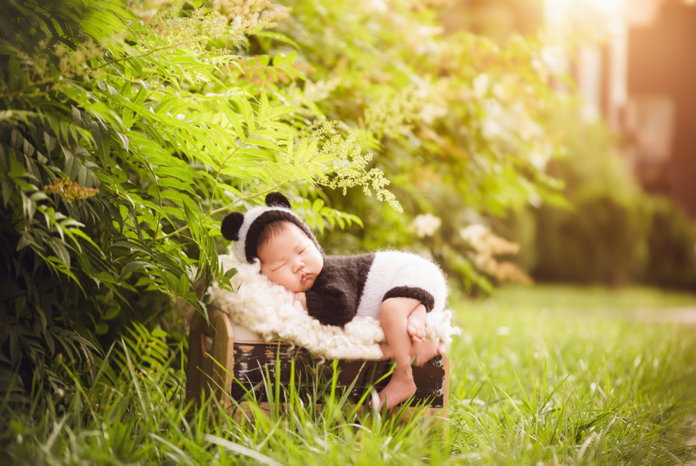 拍满月照摄影师把宝宝裹成一颗茧知道原因后你还会默许吗