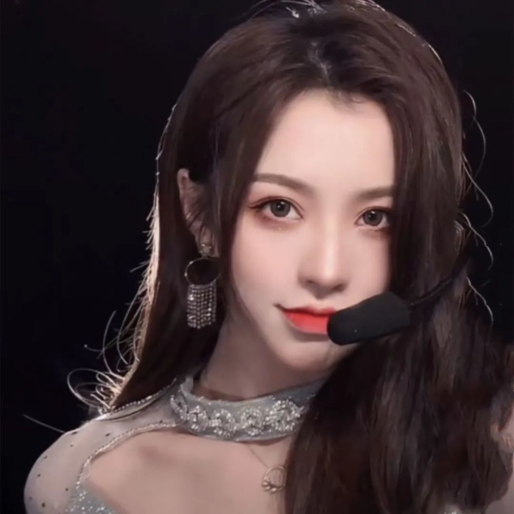 刘思瑶真成明星?变装出道被叫"方脸大妈",网友:和刀小刀差的不止半点