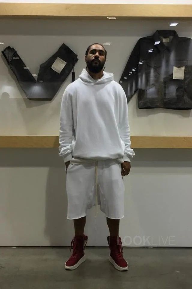 小老弟jerry lorenzo将老大哥的审美延伸出来,将廓形设计继续发扬光大