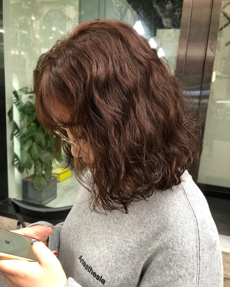 2020秋冬流行烫到顶发型洋气又保暖无论长短都适合