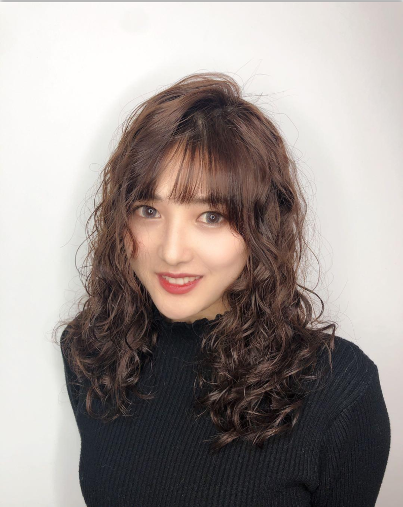 2020秋冬流行烫到顶发型洋气又保暖无论长短都适合