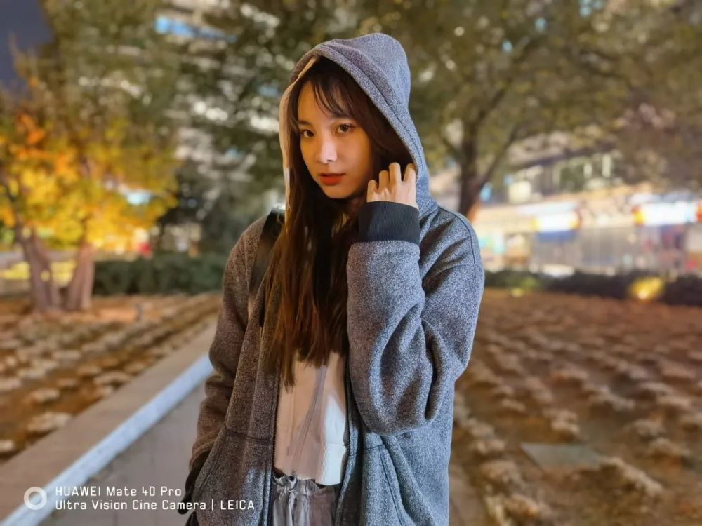 两组样张依凡都非常果断的选择了华为,终究是敌不过色彩鲜艳 磨皮美颜