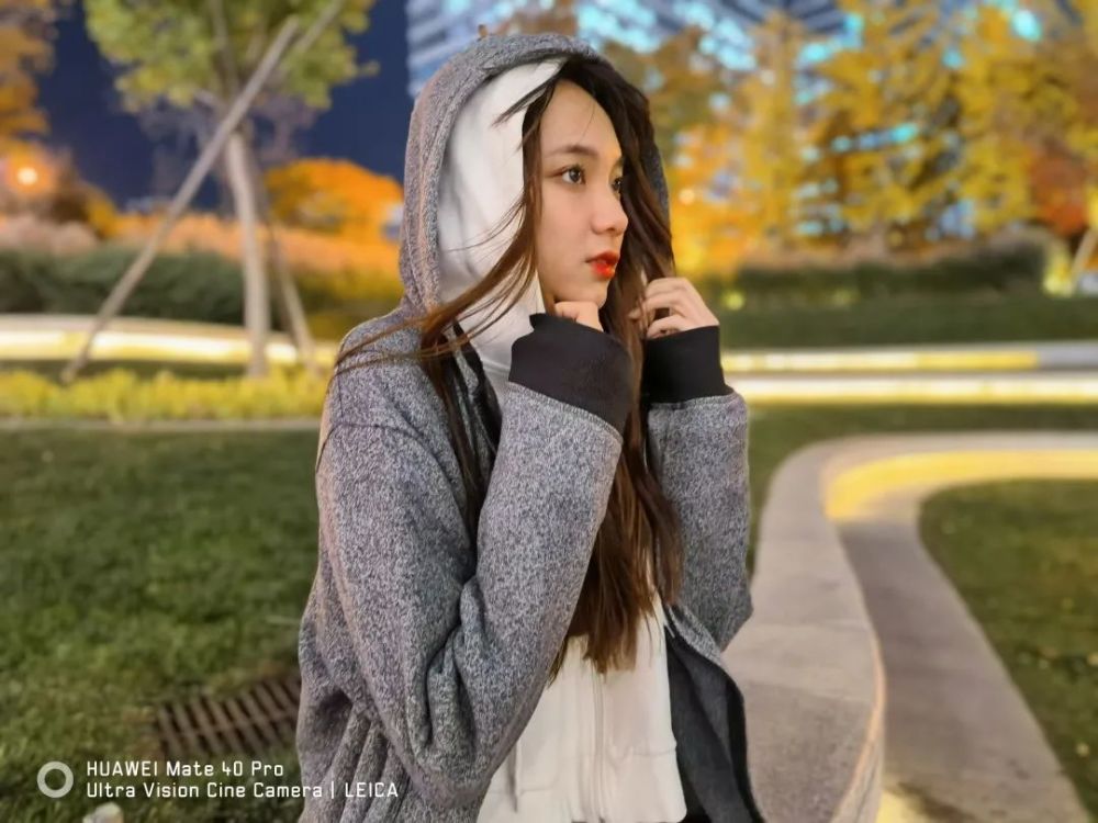 两组样张依凡都非常果断的选择了华为,终究是敌不过色彩鲜艳 磨皮美颜