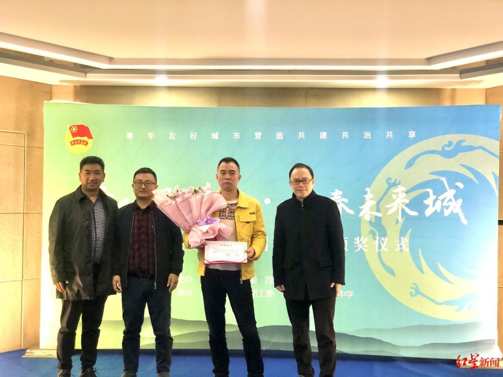 曹新|诗人曹新获成都主题诗歌征集一等奖 寄语学生：坚持文学梦想