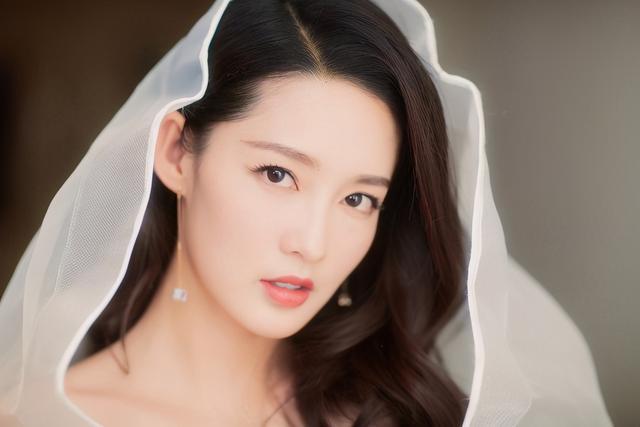李沁_体育明星|李沁是娱乐圈隐形直男斩？和邓伦杨洋传绯闻，肖战也被指喜欢她