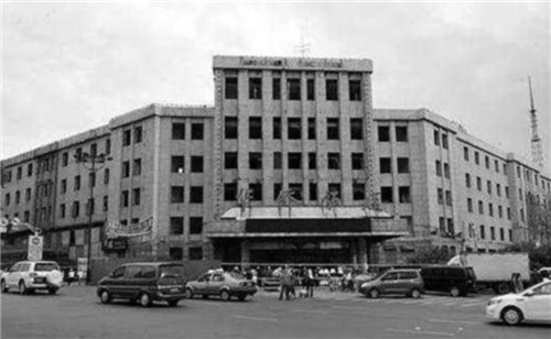 构图|富豪花2亿买下一饭店，大堂一幅画让他忍不住大笑：白捡了一饭店