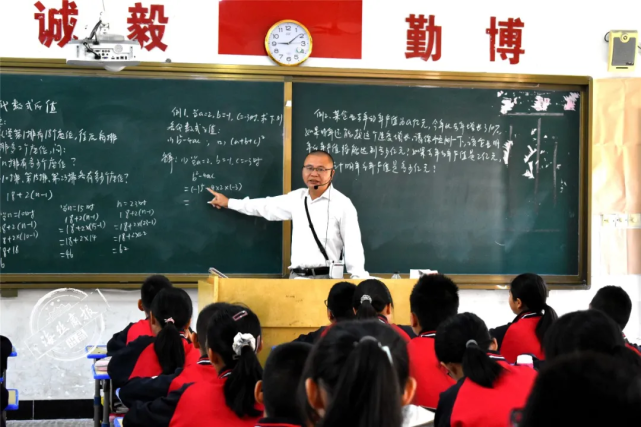 19分到130分的逆袭在南安鹏峰中学25年他带着学生屡创奇迹