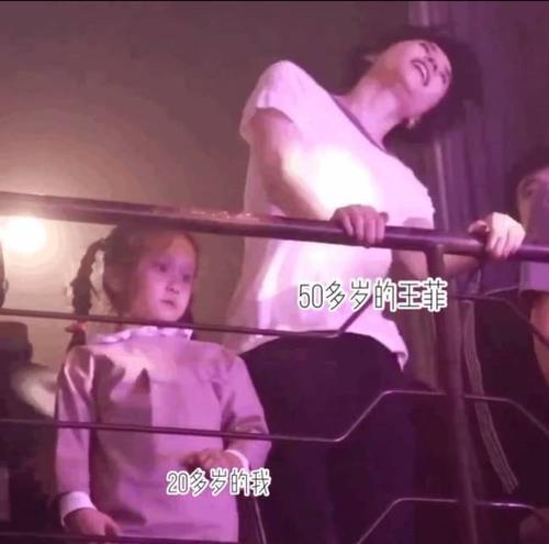 王菲|王菲与小鲜肉再爆同框照，2个月4次被拍，被传与谢霆锋已分手？