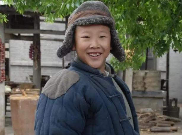 "不老童星"侯祥,出道17年只演小孩,身高158娇妻美如花