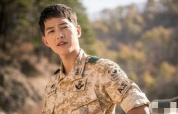 宋仲基|35岁宋仲基变肌肉男？胸肌健硕臂膀宽厚差距大，离婚后动作频频