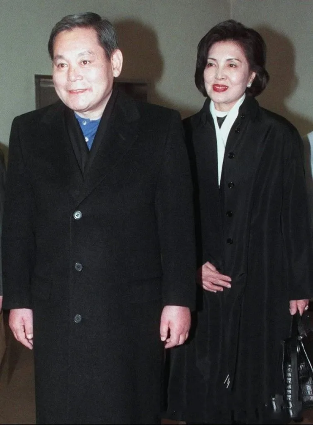 之力开启三星美貌富三代,她才是隐形女王