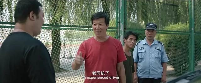导演|片中演员90％是导演亲戚，一波“虎”操作后，竟拍出国产片良心
