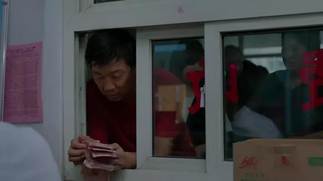 导演|片中演员90％是导演亲戚，一波“虎”操作后，竟拍出国产片良心