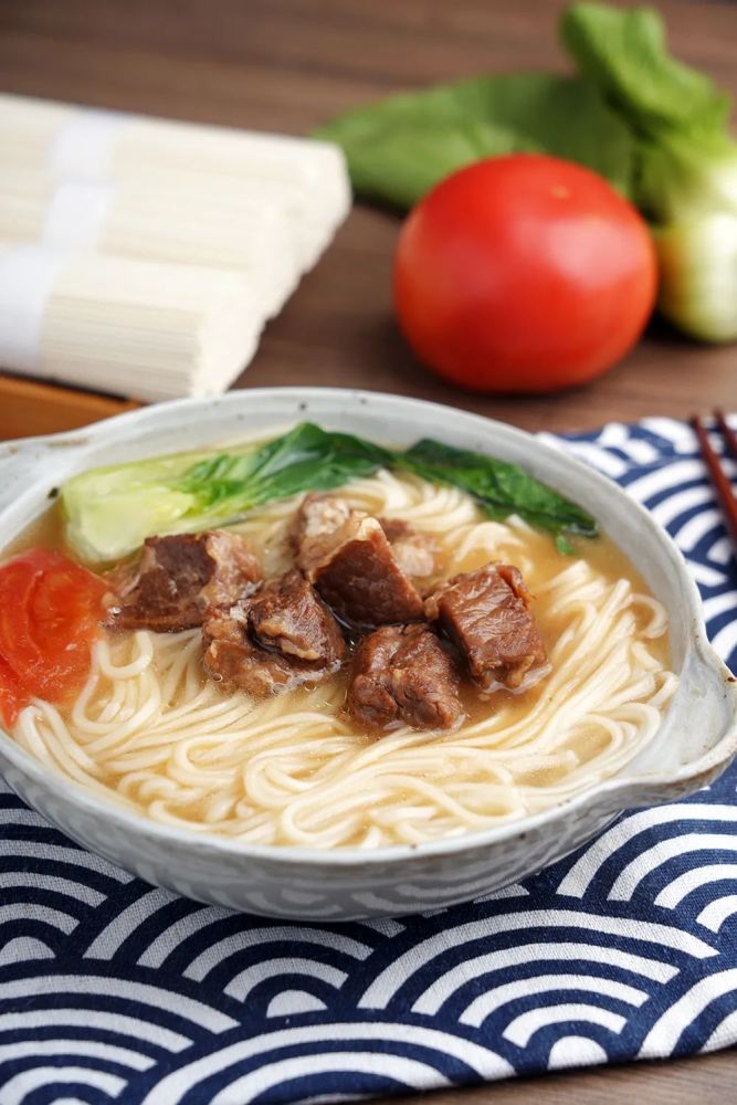 一碗热腾腾的面就能温暖你——红烧牛肉面【孔老师教做菜】
