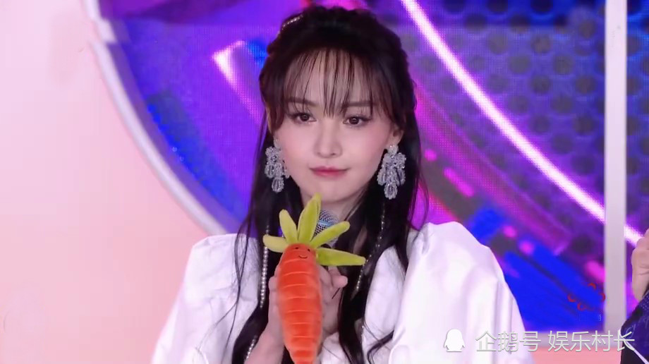 郑爽采访郑爽采访节目结束后郑爽接受采访,被主持人问与时代少年团