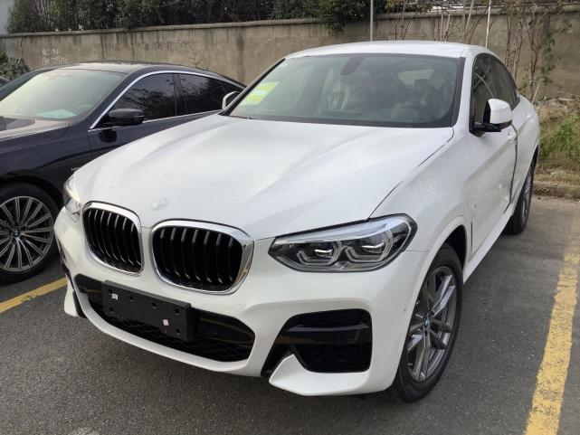 2021款宝马x4到店轴距超2米820t8at仅4559万