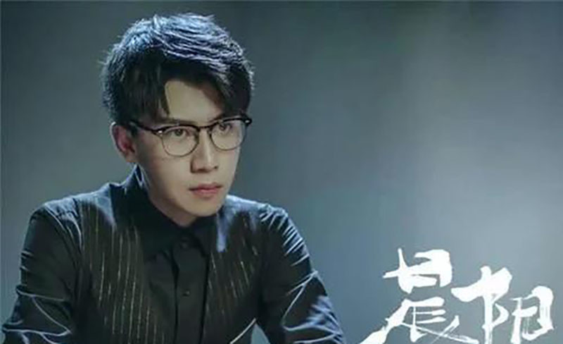 一面是天使另一面是魔鬼,名义上是关洁(萨维卡)的弟弟关泽,实际上是