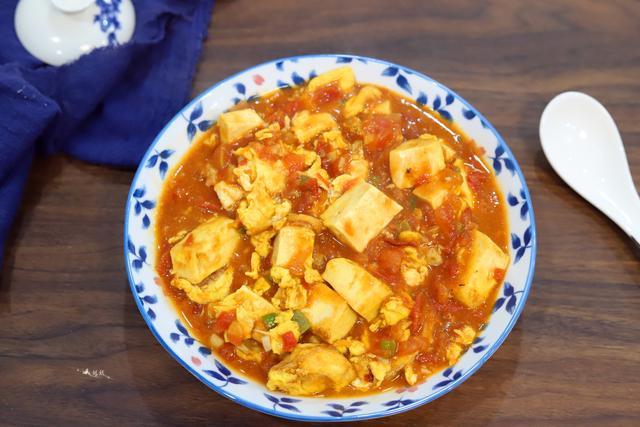 西红柿和豆腐一起做,原来这么好吃,营养丰富又解馋,简单易学