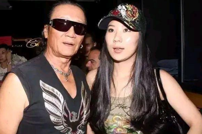 谢贤|传84岁谢贤高龄当爹喜讯，小49岁女友怀孕，他近况曝光力破谣言