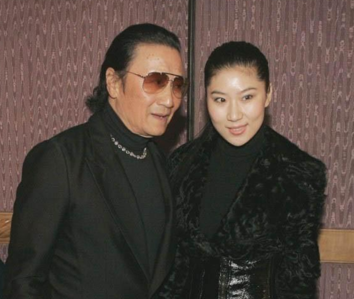 谢贤|传84岁谢贤高龄当爹喜讯，小49岁女友怀孕，他近况曝光力破谣言