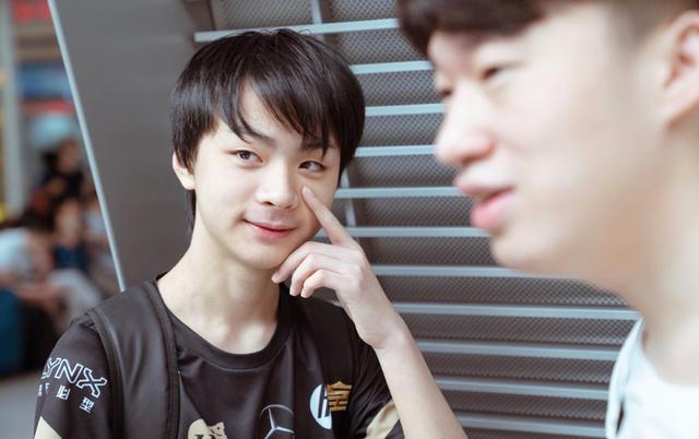 走a怪事件后续 内部人士发声 粉丝 鱼死网破 爆出rng转会消息 腾讯新闻