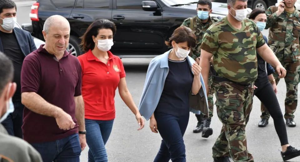 那个持枪上前线的亚美尼亚第一夫人,爱情故事也充满了革命色彩