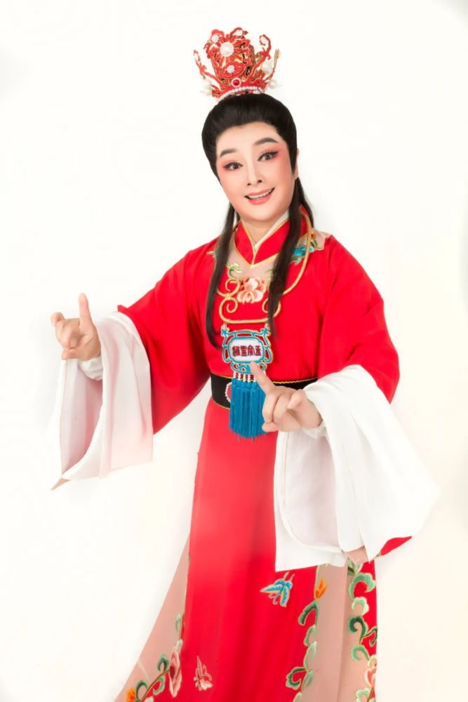 她多才多艺,不爱花旦却最钟爱小生