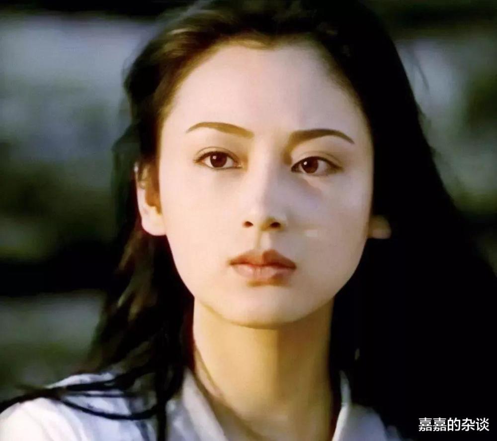 《苍天有泪》,剧中每一个造型都很惊艳,而且琼瑶还亲自为她取名"水灵"