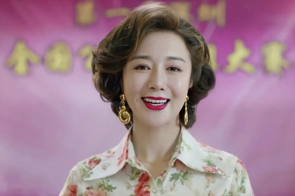 在《平凡的世界》当中,温豪杰老师呈现了非常高超的编剧水平,尤其是对