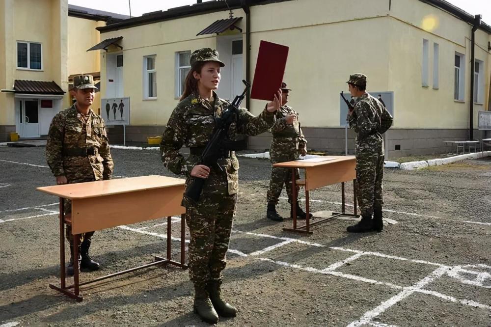 阿塞拜疆兵临城下决战时刻来临亚美尼亚大量女兵誓言决一死战