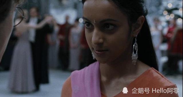 帕瓦蒂和拉文德粉丝们看到在凤凰社初期,西莫·斐尼甘和迪安·托马斯