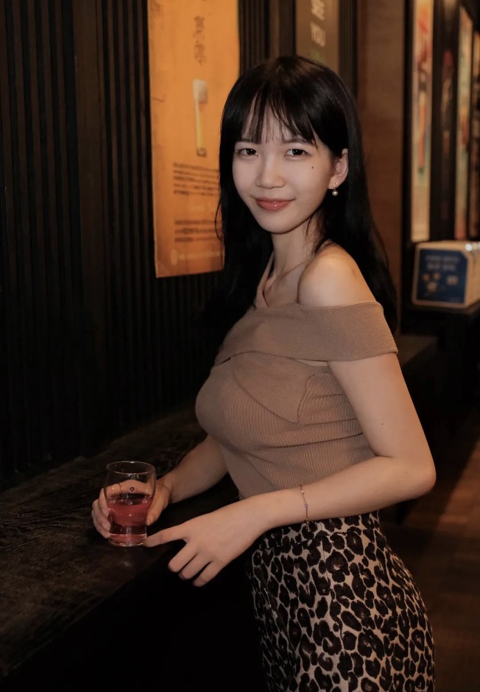 网红|知乎美女直播却大翻车！精修照片和直播颜值“毫不相干”，太敢P