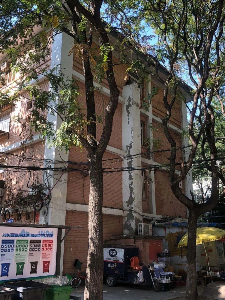 直播|出手阔绰成为直播间“大佬”，为打赏主播他竟挪用公款700余万元