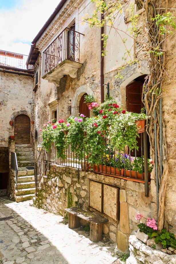 意大利美丽村庄只剩114人只要肯搬过去住政府每年给你34万