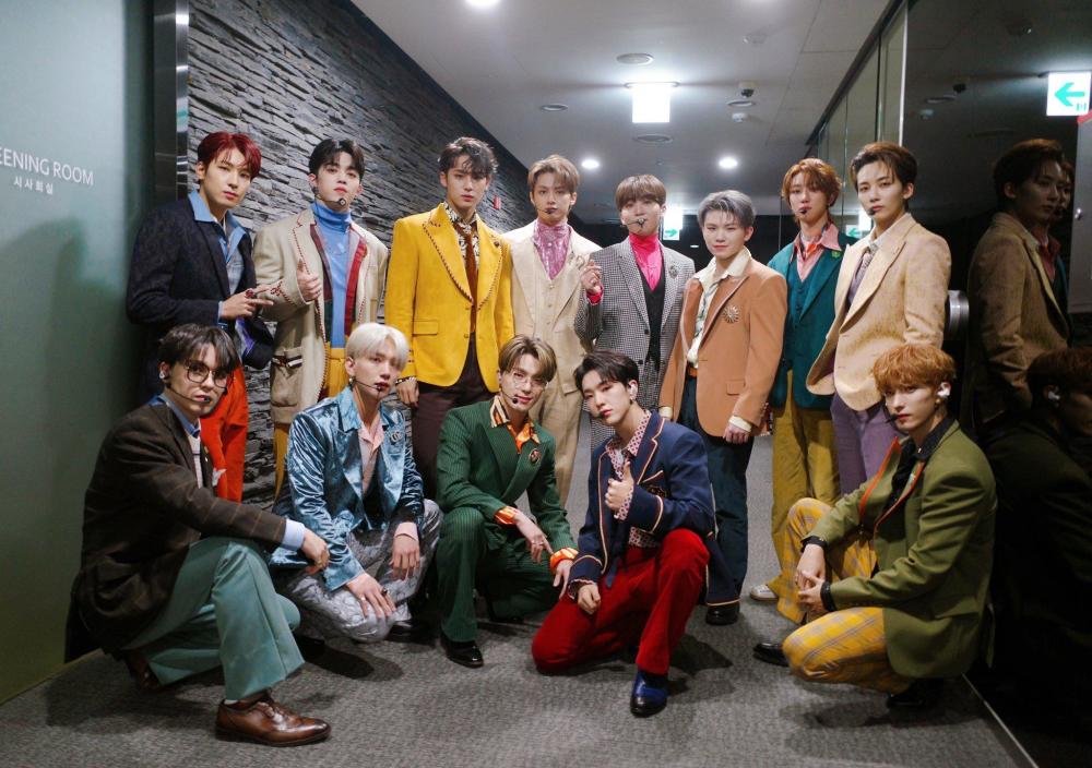 防弹少年团|SEVENTEEN再获一位成三冠王，复古风帅气，势头不输前辈防弹少年团