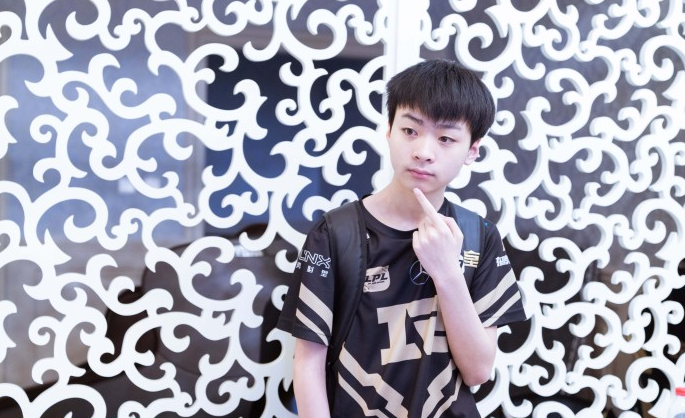 所以随后也是被rng战队下放到了二队中,这个赛季更是直接卖到了leg