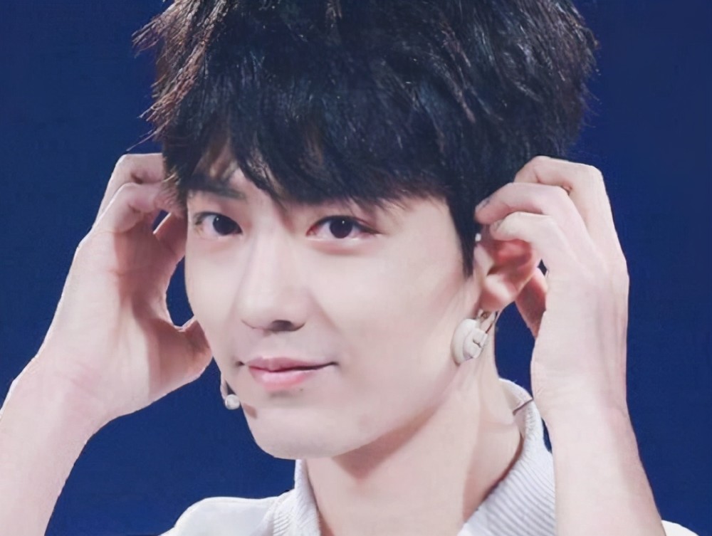 赵露思|赵露思紧急辟谣“表白肖战”！流量明星被粉丝控制，尔冬升才骂过