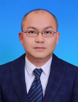 曾任吉安市中级人民法院法警支队长,正科级审判员,峡江县人民法院党组