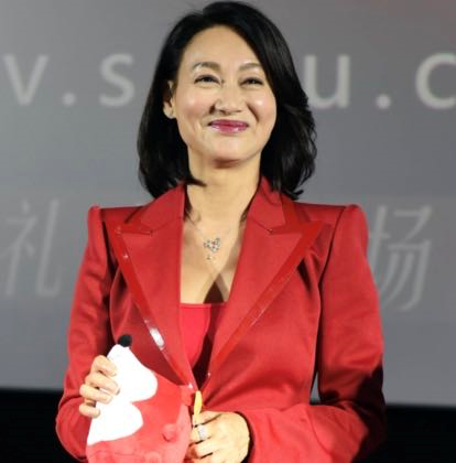 "60岁惠英红现状":女人一辈子不结婚,最后会过成什么样?