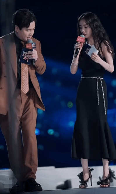 沈腾|沈腾不按套路出牌，杨幂扶了个寂寞，网友：热水袋终究是错付了