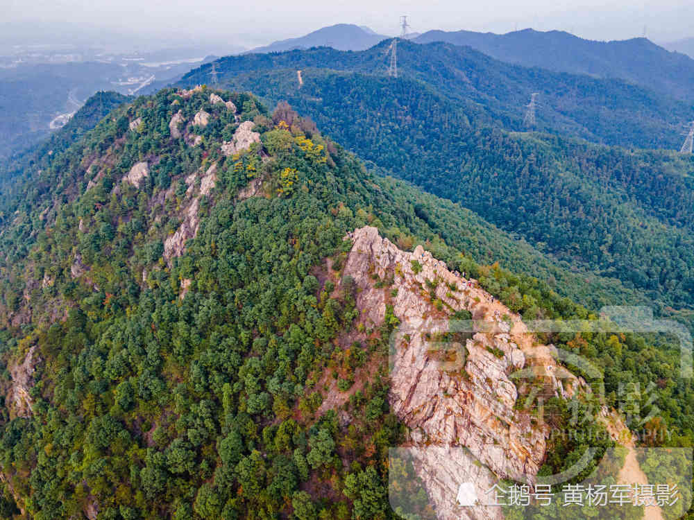 江西一山体海拔412米,能俯瞰赣县区全城,距赣州市区10公里