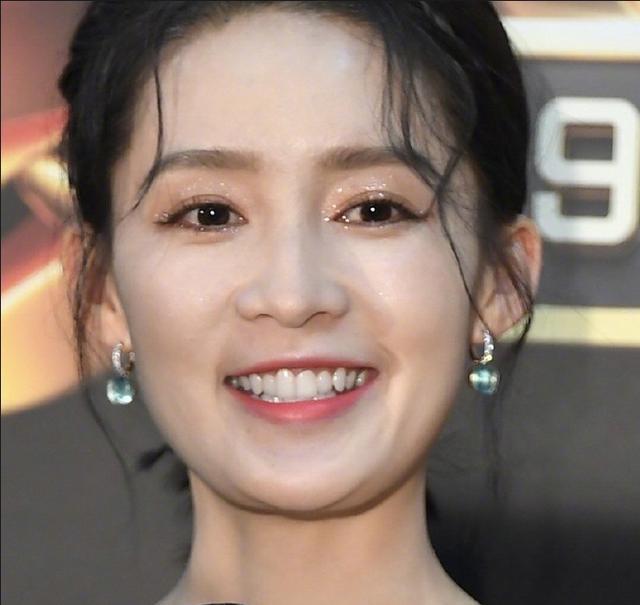 你没看过的女星无滤镜生图,镜头放大10倍,热巴显老,关晓彤宋茜令人