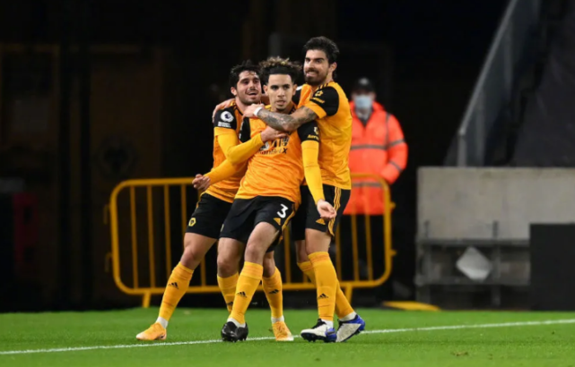 中国老板稳赚狼队开局10分钟进2球20击败水晶宫