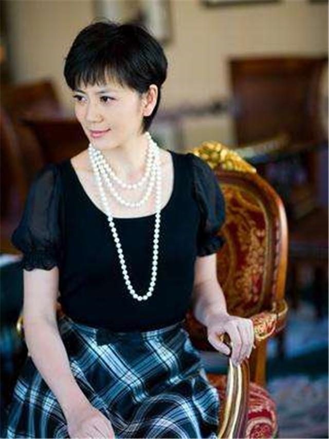 沈冰:从天之骄女到锒铛入狱,这位曾保送上浙大的优秀主持人_腾讯新闻