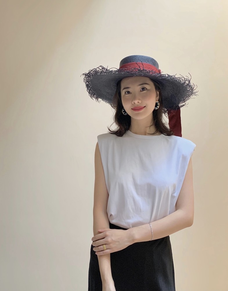 董花花|总裁娇妻董花花没钱了？出售二手闲置价格比新品还贵，疯狂割韭菜