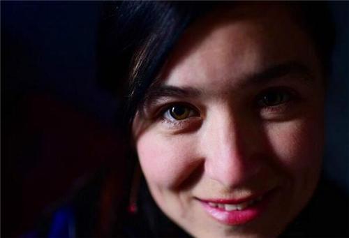 24岁外国姑娘米哈娜嫁45岁四川农民工婚后住工地称我很幸福